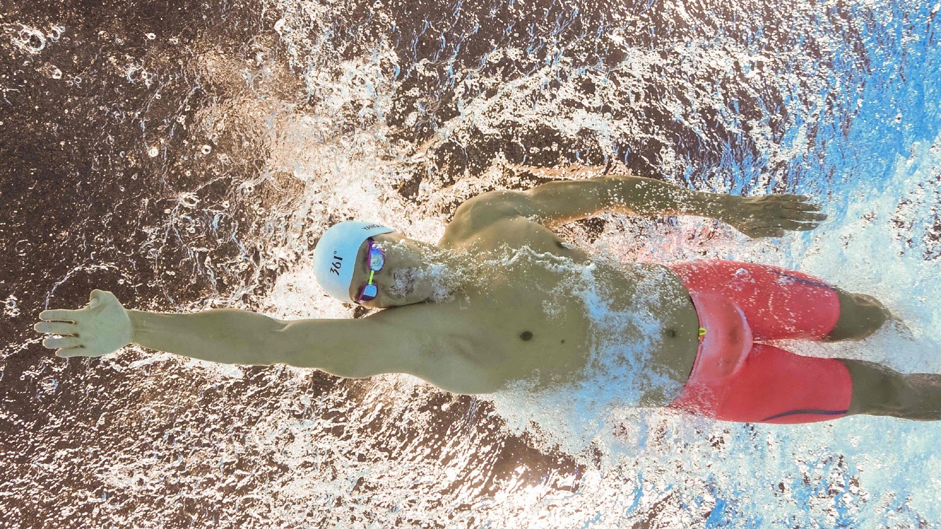 开云体育中国-西决生死战焦点战,拜仁冲垮阿尔及利亚,足球如何成为殖民伤疤的缝合与撕裂?